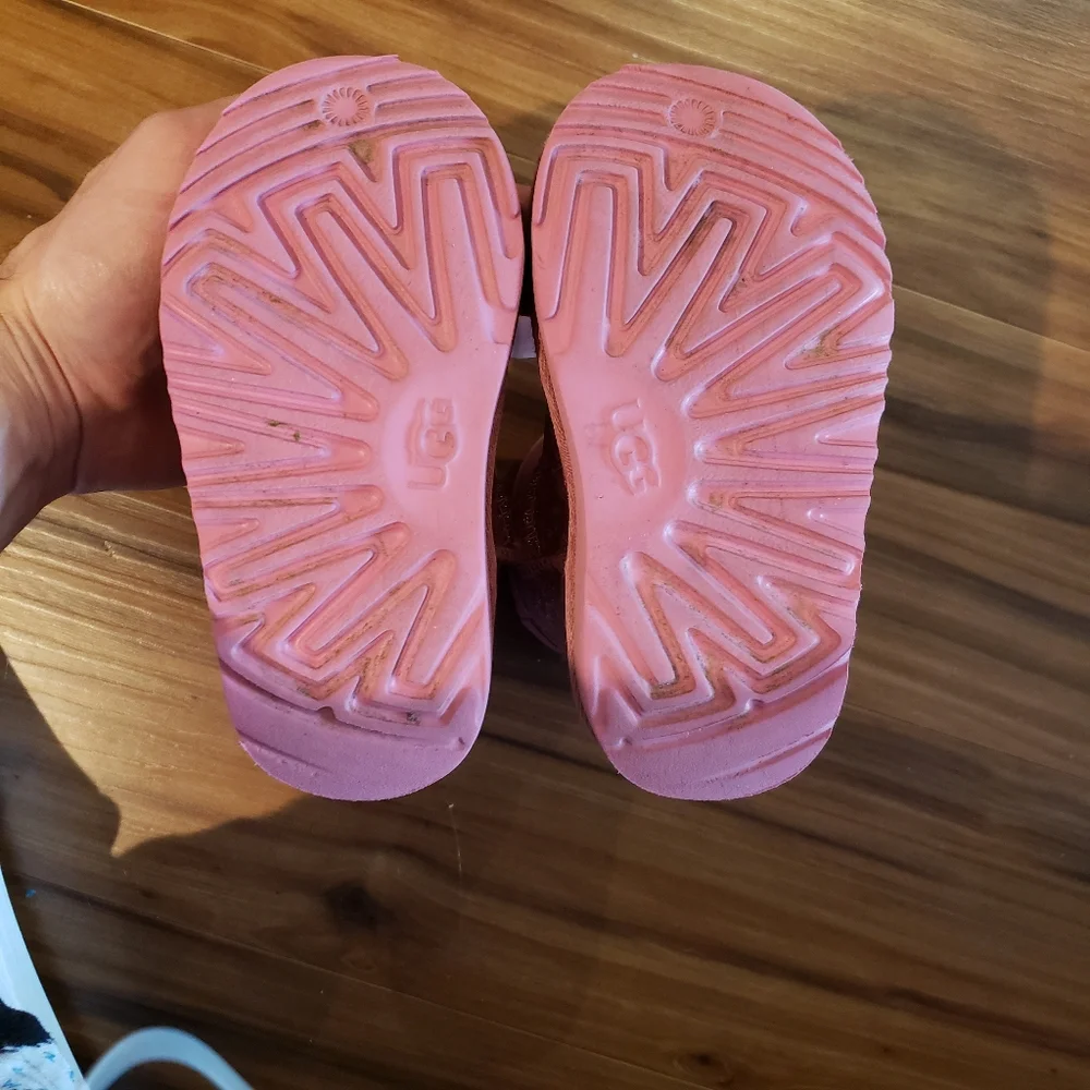 UGG kids boots size 8.  Pink Sparkly Cheetah print - Picture 6 of 7